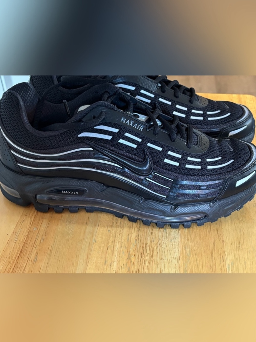 Nike Men’s Max TL 2.5 Black with Metallic Silver 10.5 - Picture 2 of 6